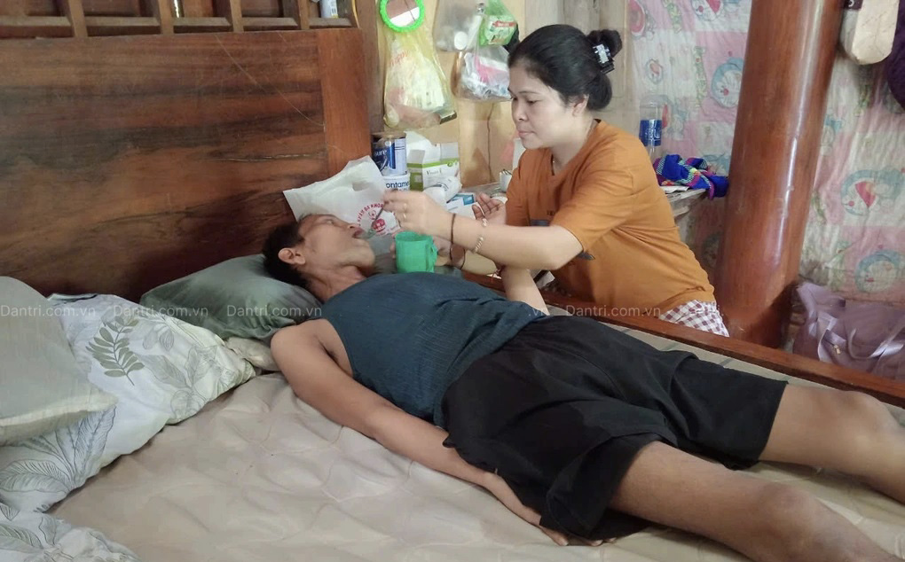 Bệnh tật, khổ cực bủa vây cuộc sống gia đình thầy giáo vùng biên - 3